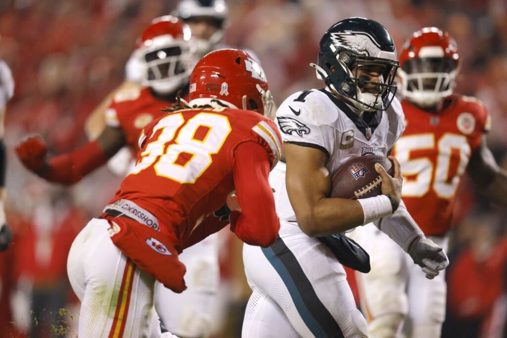231121111420-02-nfl-eagles-chiefs-112023