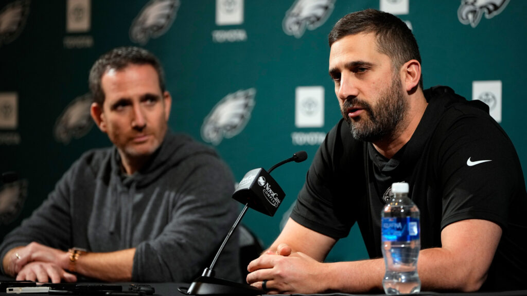 14356924_012424-wpvi-sirianni-roseman-at-podium